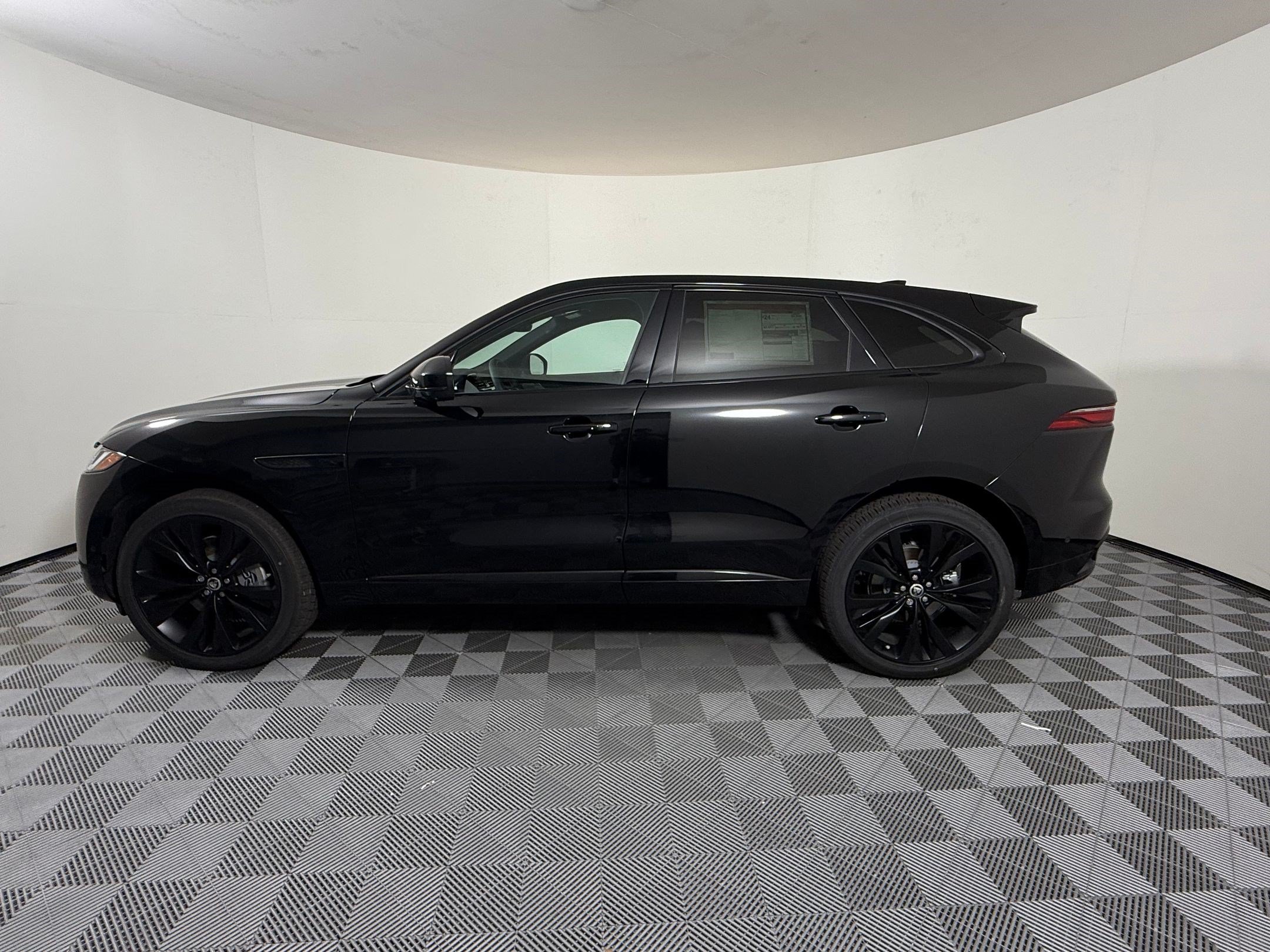 New 2026 Jaguar F-PACE R-Dynamic S AWD/4WD image 2
