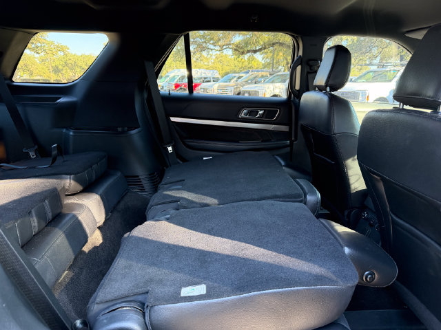 Used 2018 Ford Explorer XLT w/ Equipment Group 202A FWD image 18