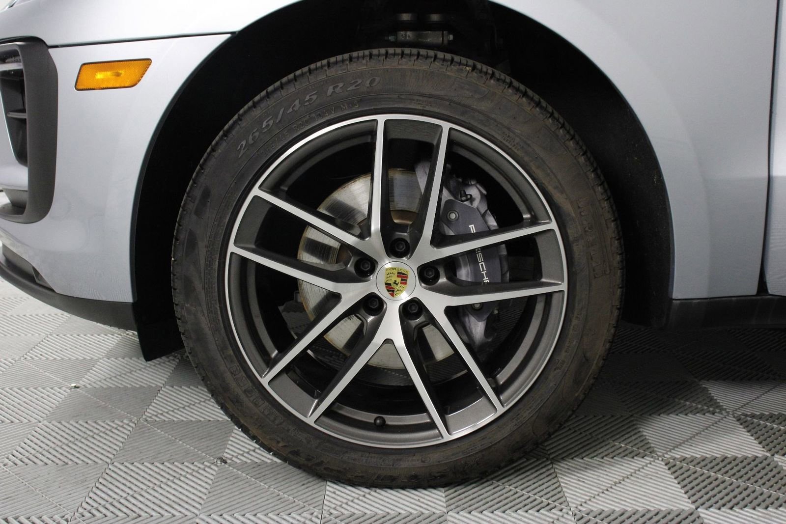 Certified 2025 Porsche Macan image 30