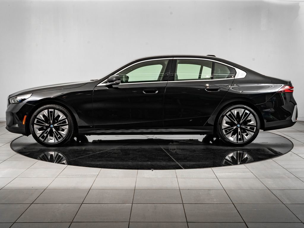 Certified 2025 BMW 530i xDrive AWD/4WD image 5