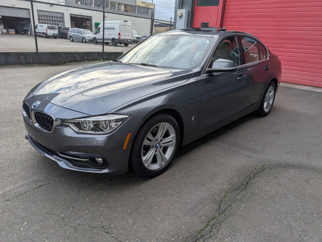 Used 2017 BMW 330e RWD image 6