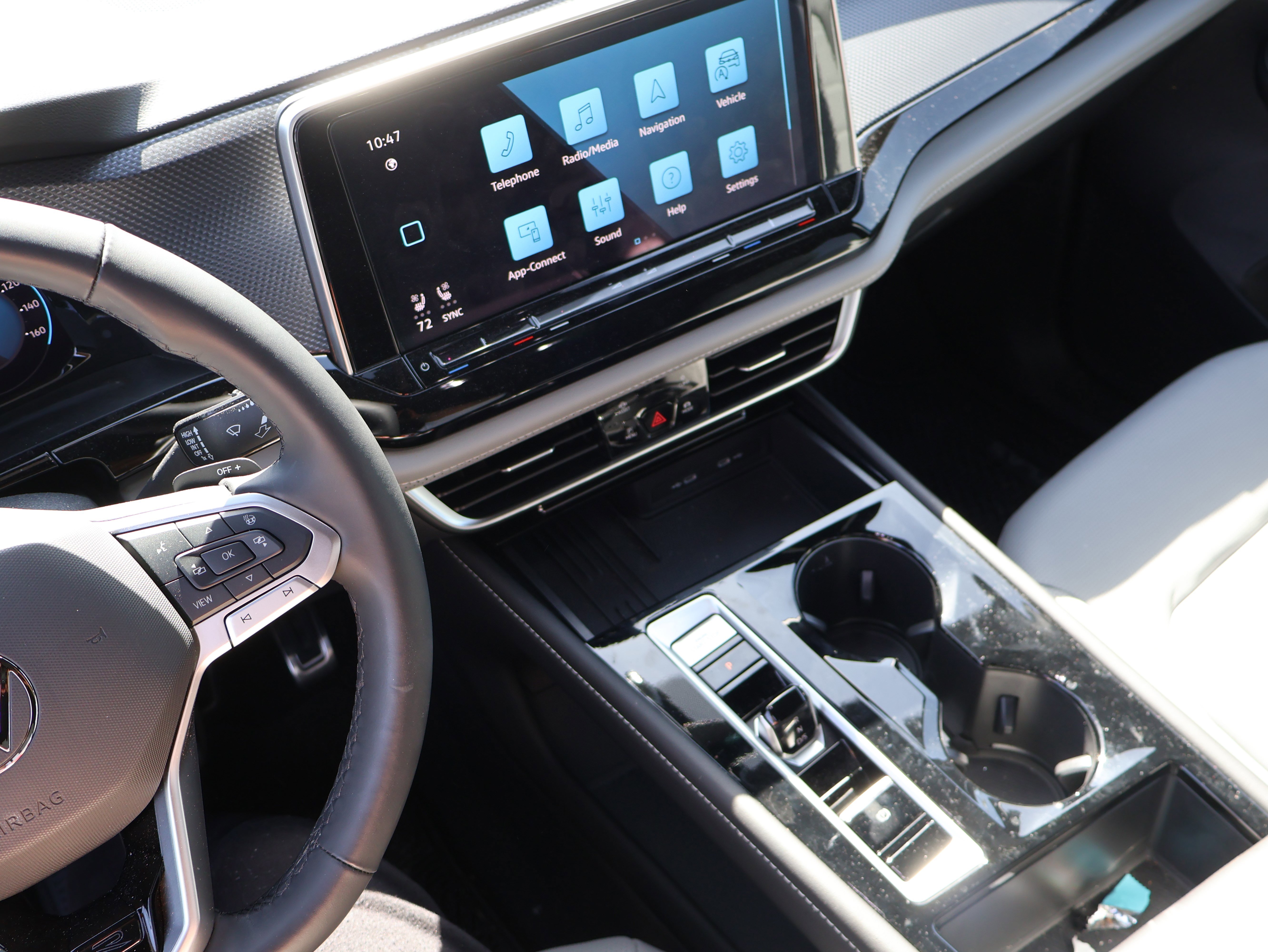 Used 2025 Volkswagen Atlas Cross Sport SEL R-Line AWD/4WD image 33