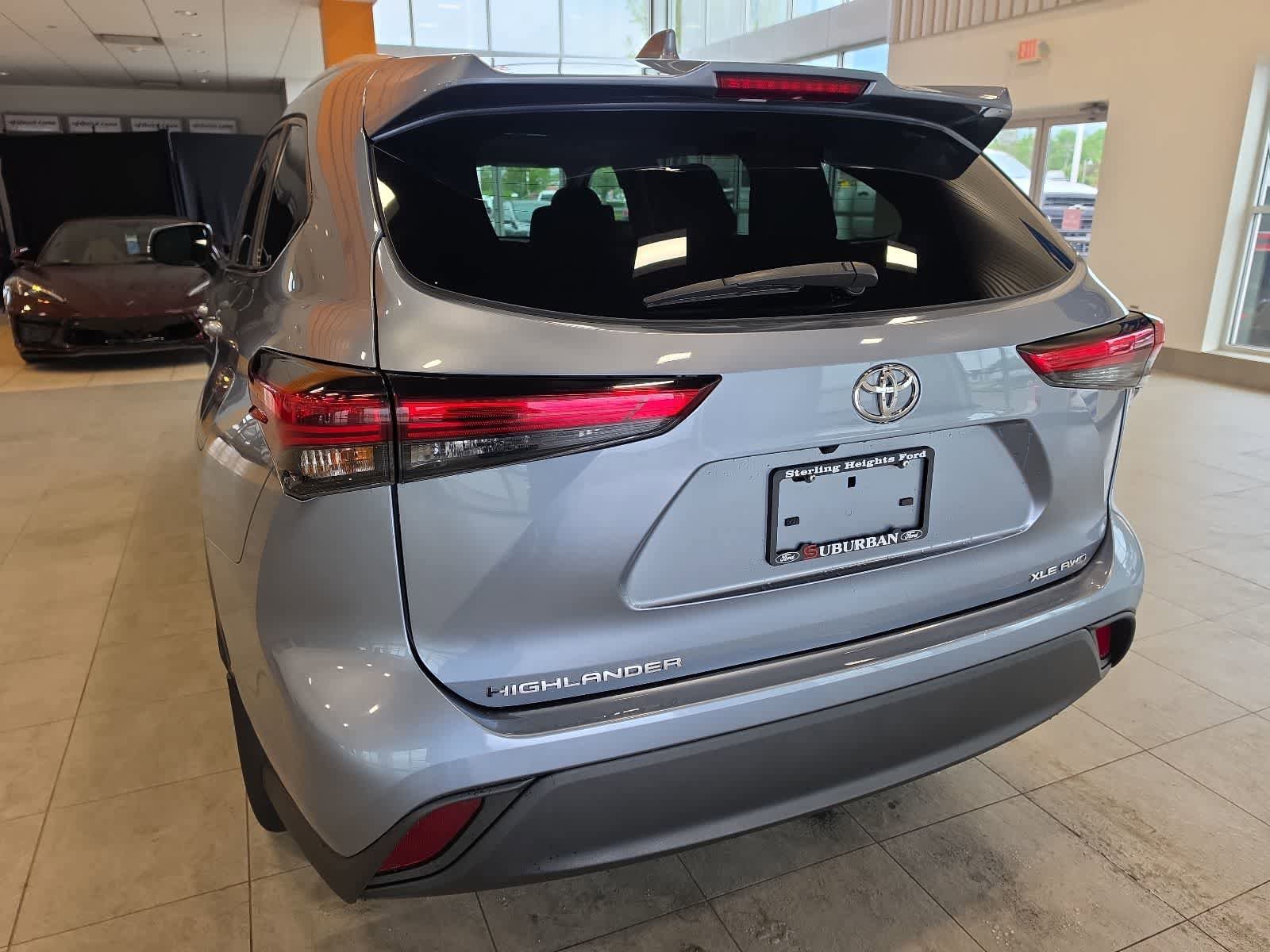 Used 2023 Toyota Highlander XLE AWD/4WD image 10