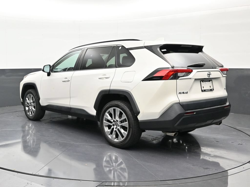 Used 2022 Toyota RAV4 XLE Premium FWD image 3
