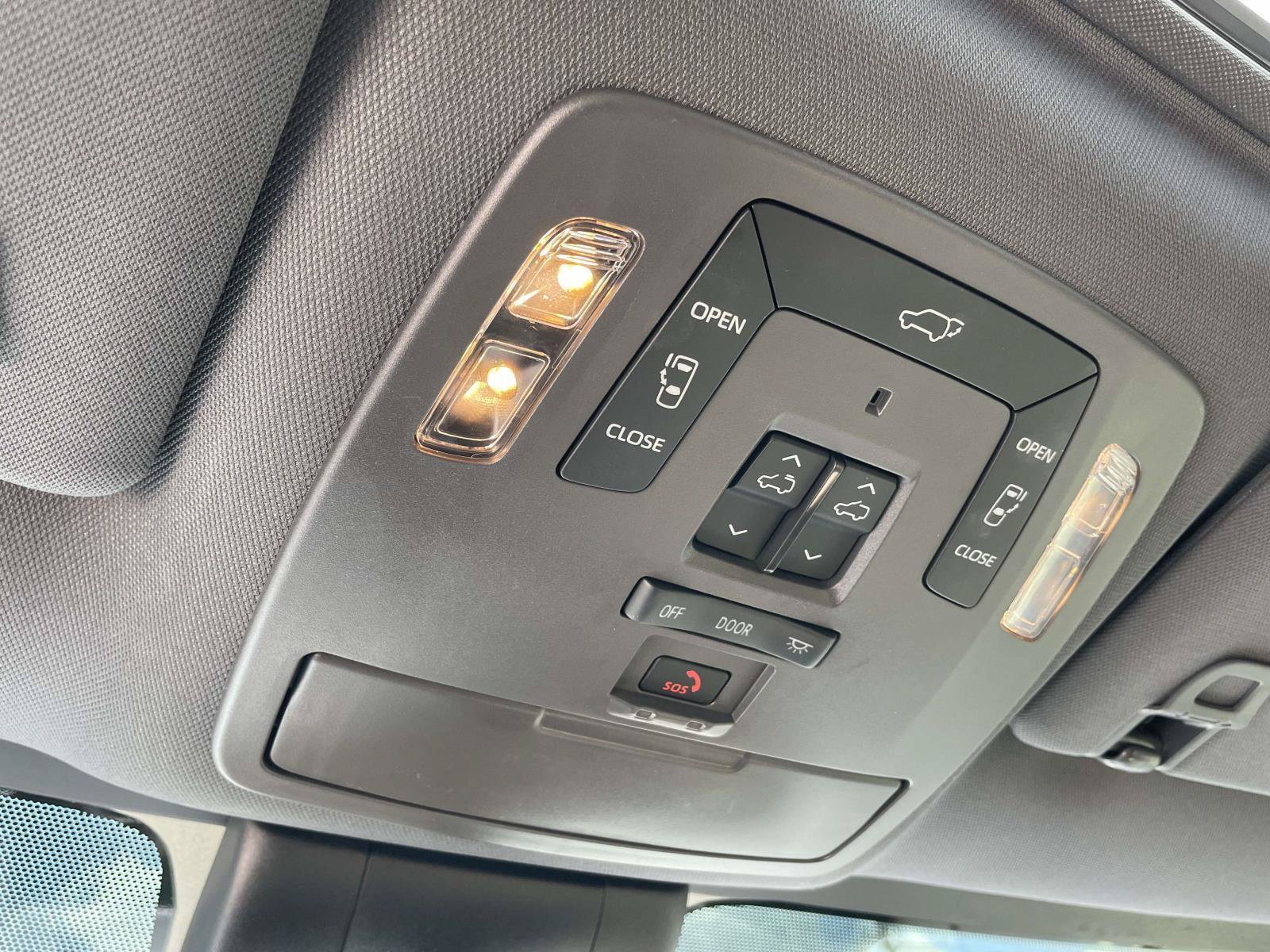 Used 2023 Toyota Sienna Limited FWD image 14