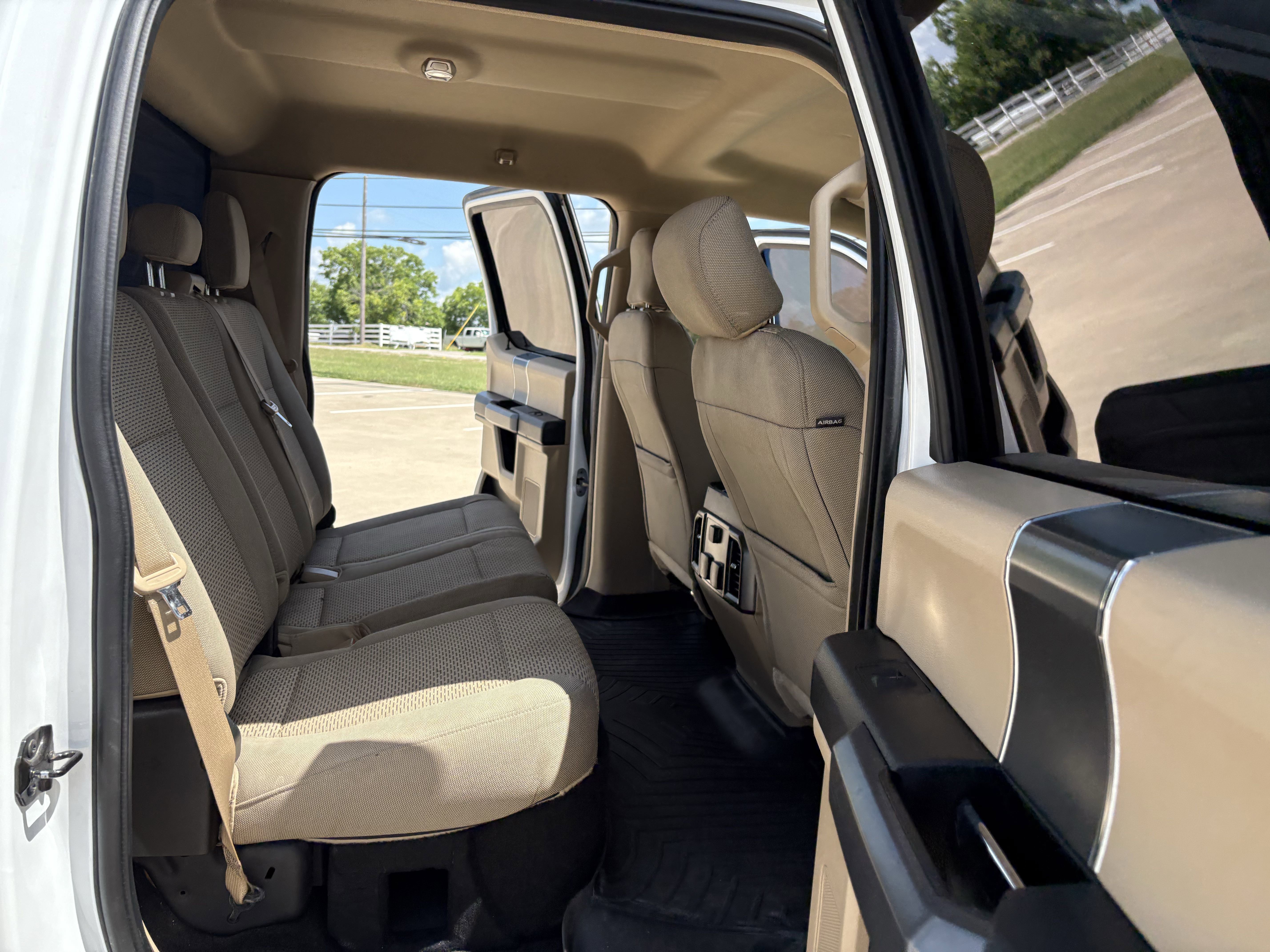 Used 2018 Ford F350 XLT w/ XLT Premium Package AWD/4WD image 16