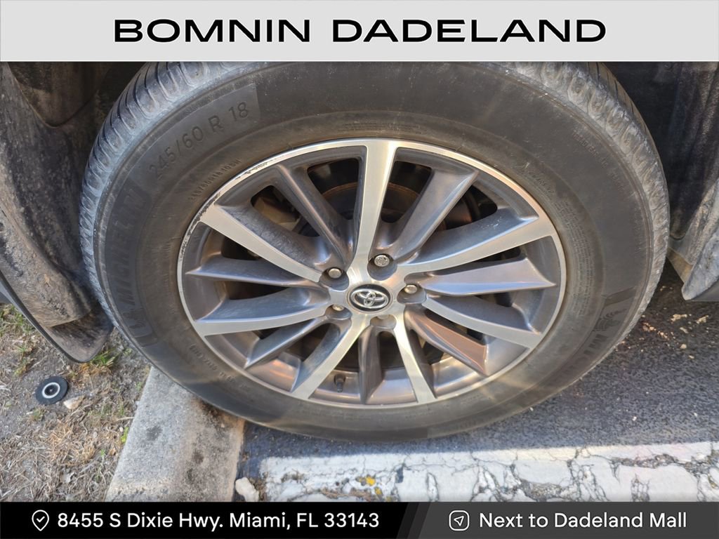 Used 2019 Toyota Highlander SE image 6