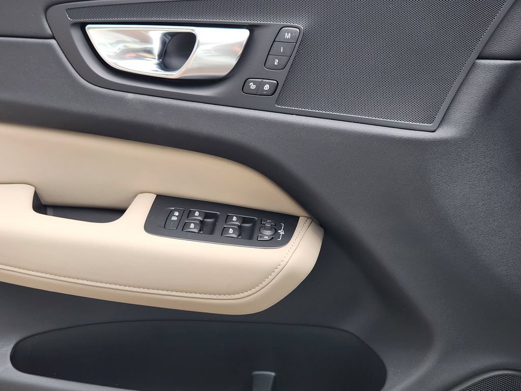 New 2026 Volvo XC60 B5 Plus w/ Climate Package AWD/4WD image 13