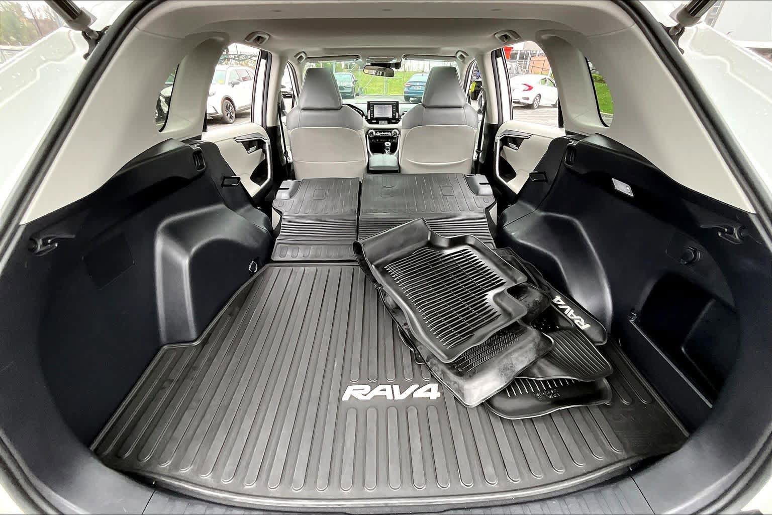 Used 2021 Toyota RAV4 XLE Premium AWD/4WD image 32
