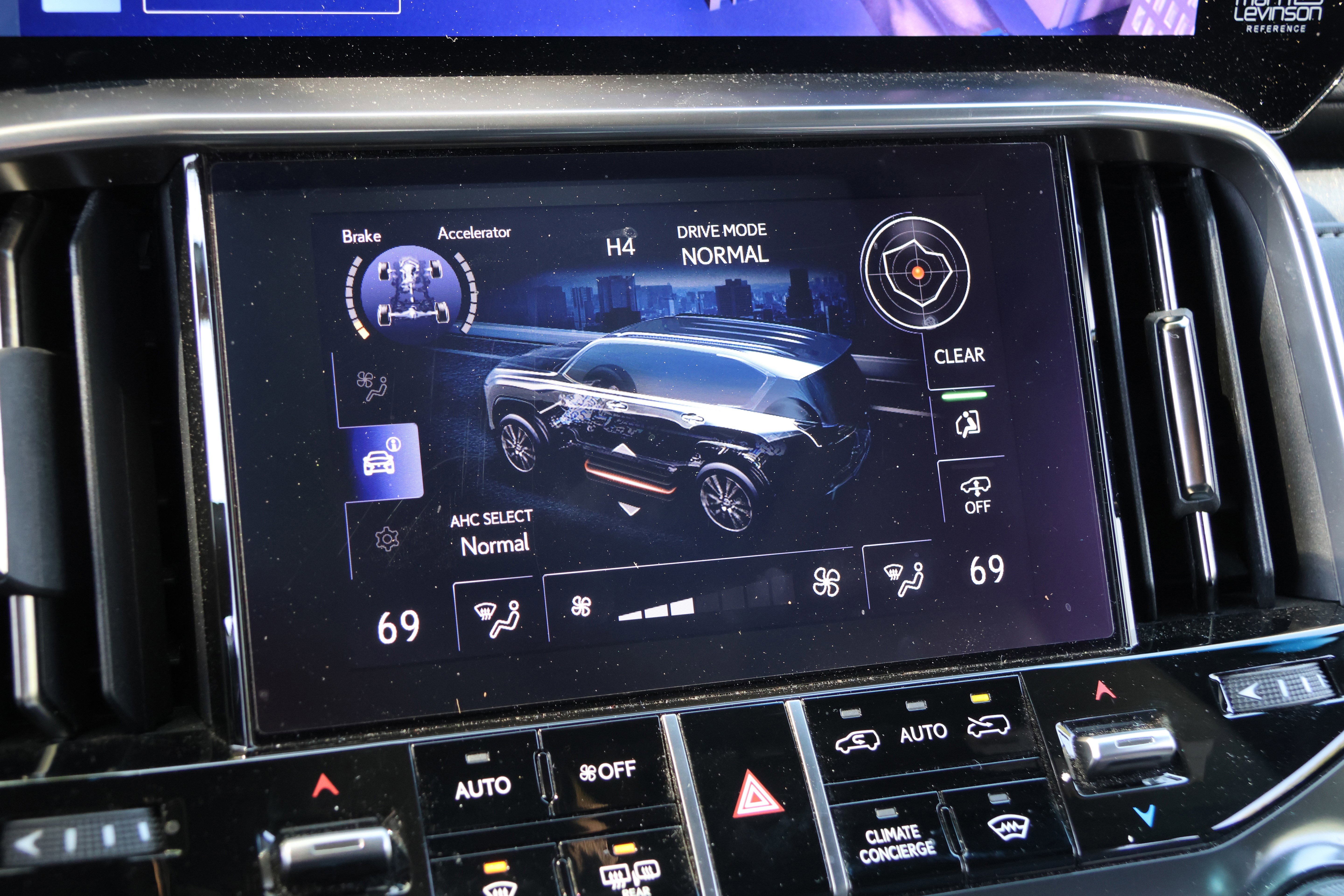 Used 2022 Lexus LX 600 4WD w/ Appearance Package image 28
