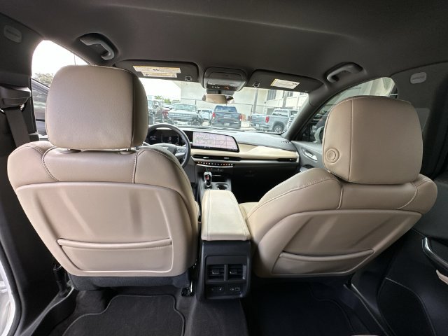 Certified 2024 Cadillac XT4 Luxury w/ Cold Weather Package FWD image 31