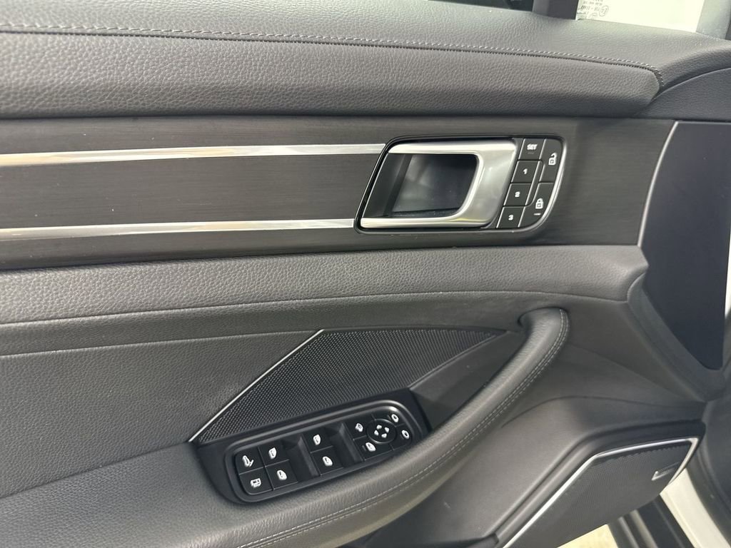 Certified 2023 Porsche Panamera 4 image 34