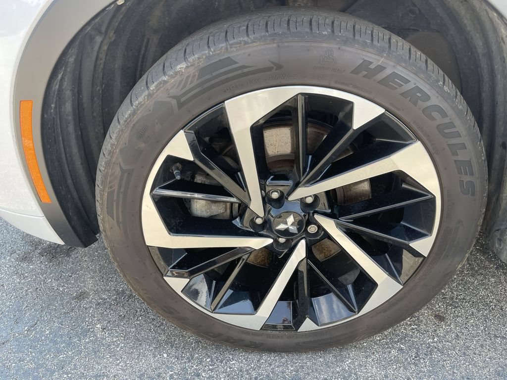 Used 2022 Mitsubishi Outlander SEL AWD/4WD image 2