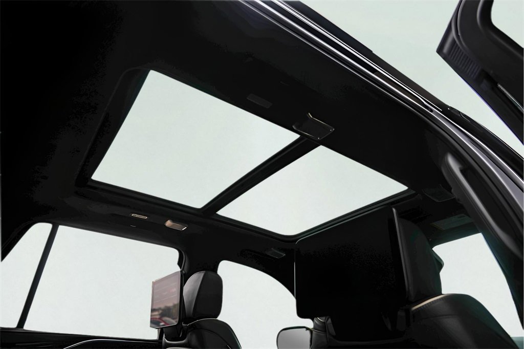 Used 2023 Cadillac Escalade V w/ LPO, ONYX Package image 37