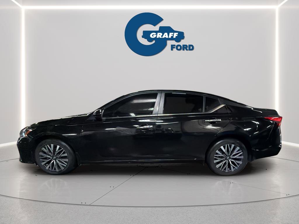 Used 2023 Nissan Altima 2.5 SV w/ SV Premium Package image 3