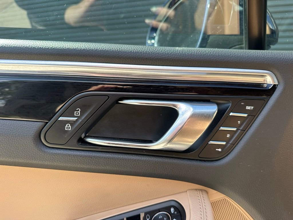 Certified 2020 Porsche Macan AWD/4WD image 20