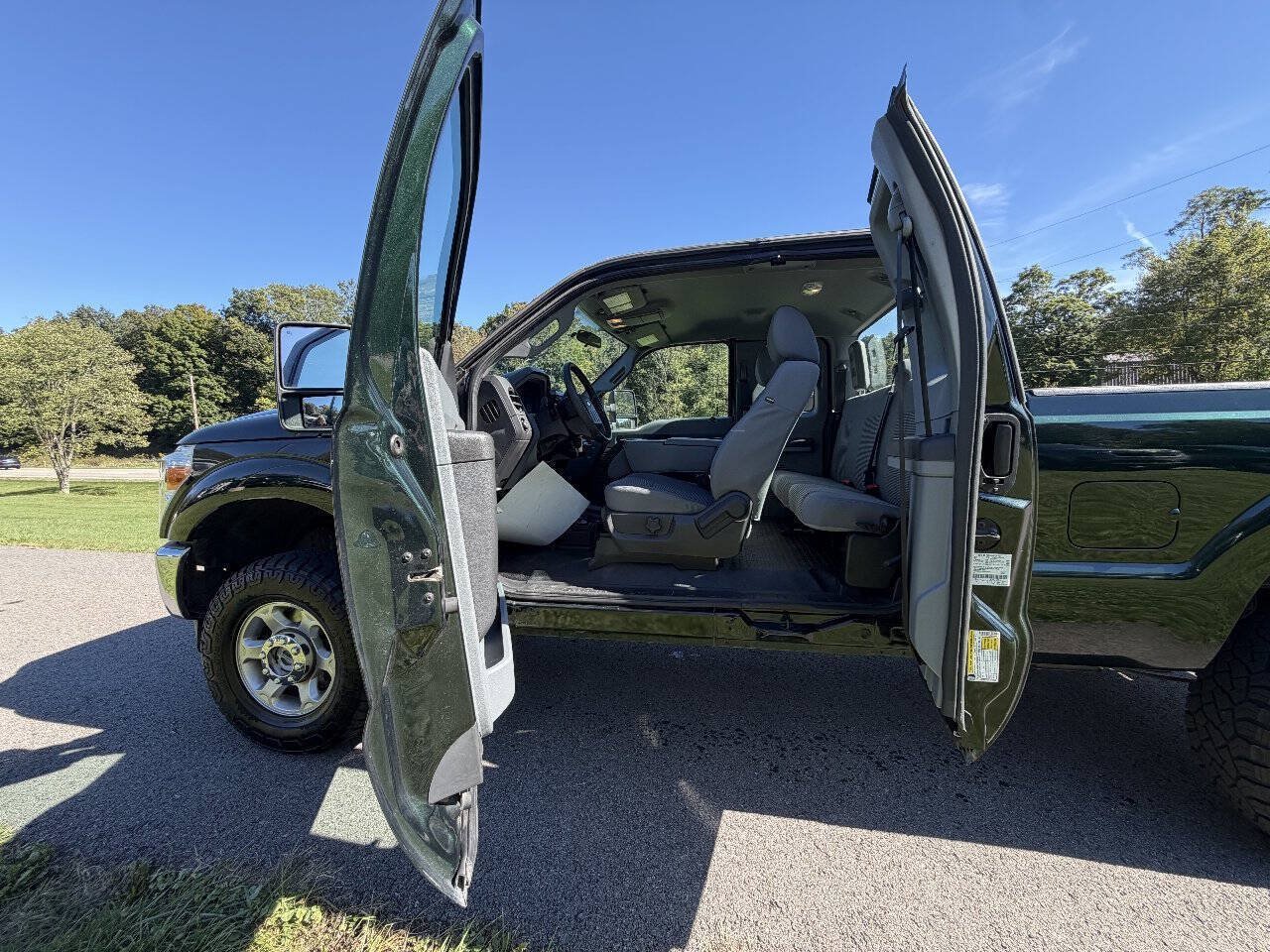 Used 2016 Ford F250 XL w/ XL Appearance Package AWD/4WD image 9