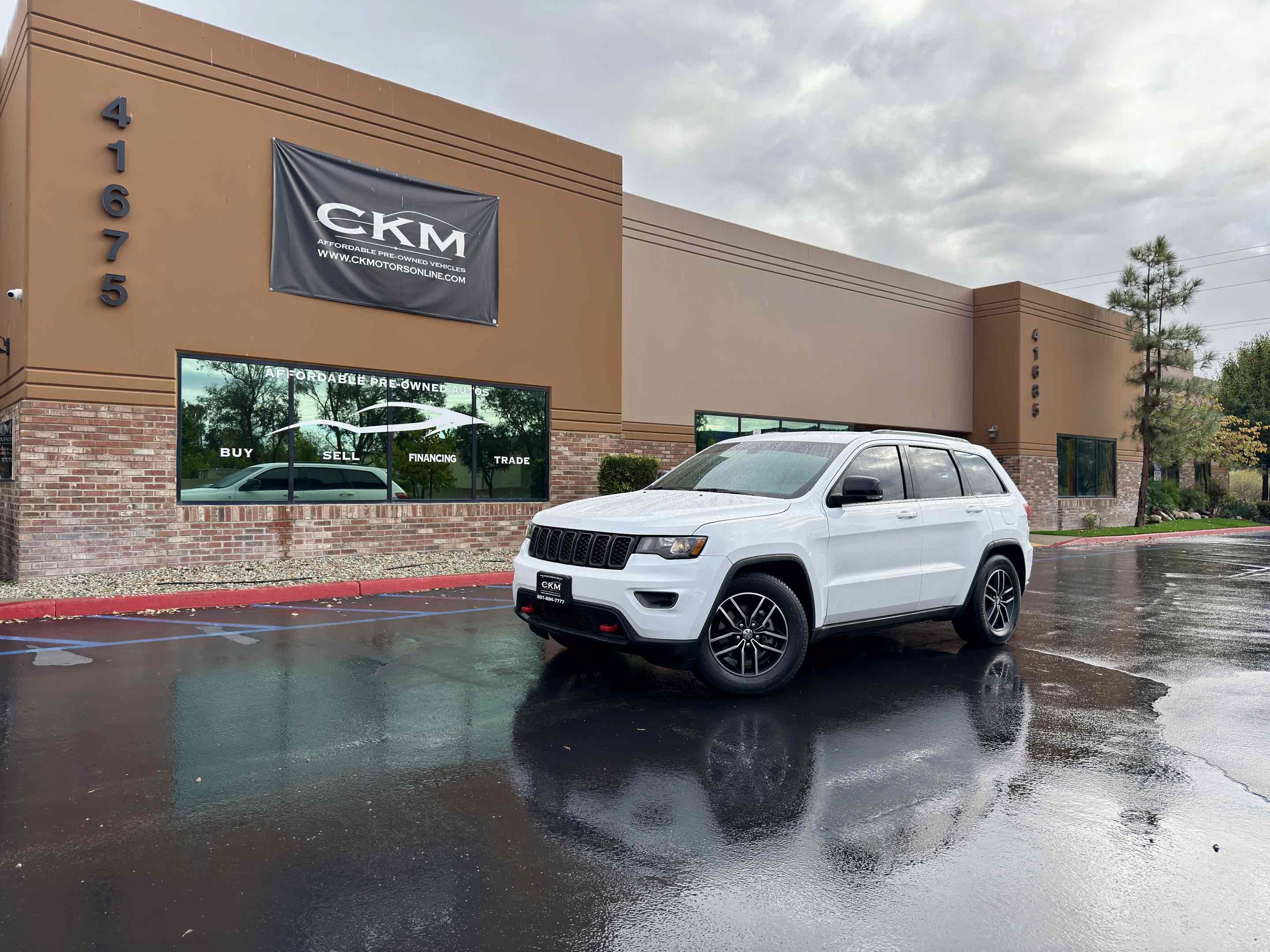 Used 2018 Jeep Grand Cherokee Trailhawk AWD/4WD image 2