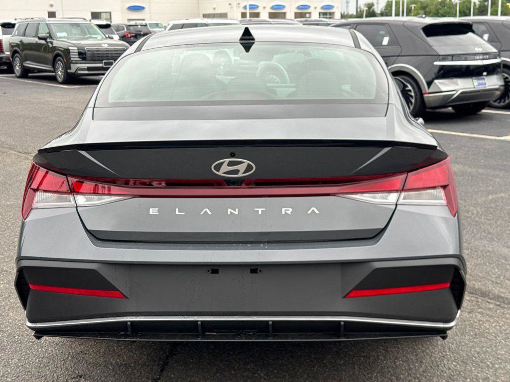 New 2026 Hyundai Elantra SEL Sport FWD image 7