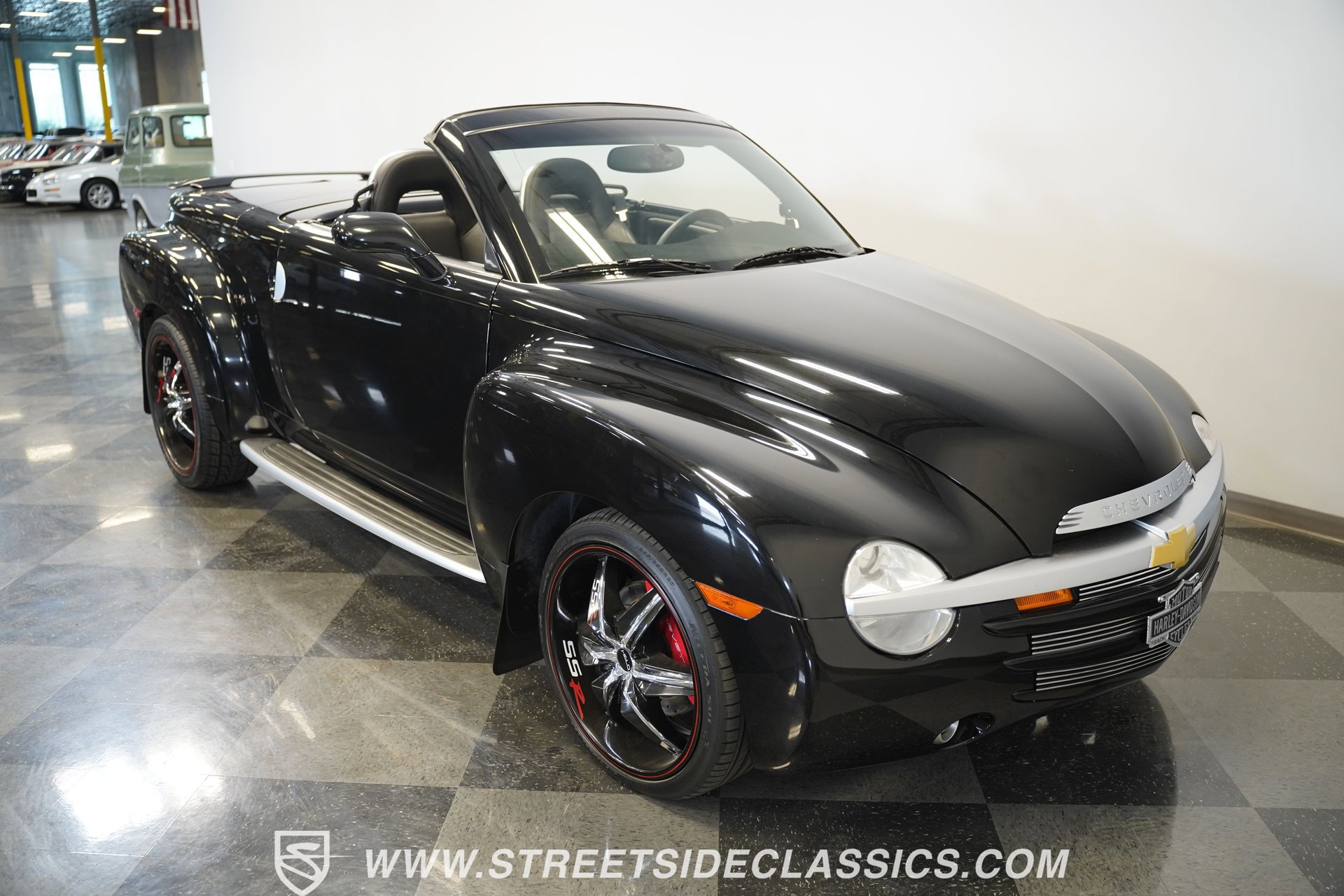 Used 2004 Chevrolet SSR w/ Preferred Equipment Group image 24