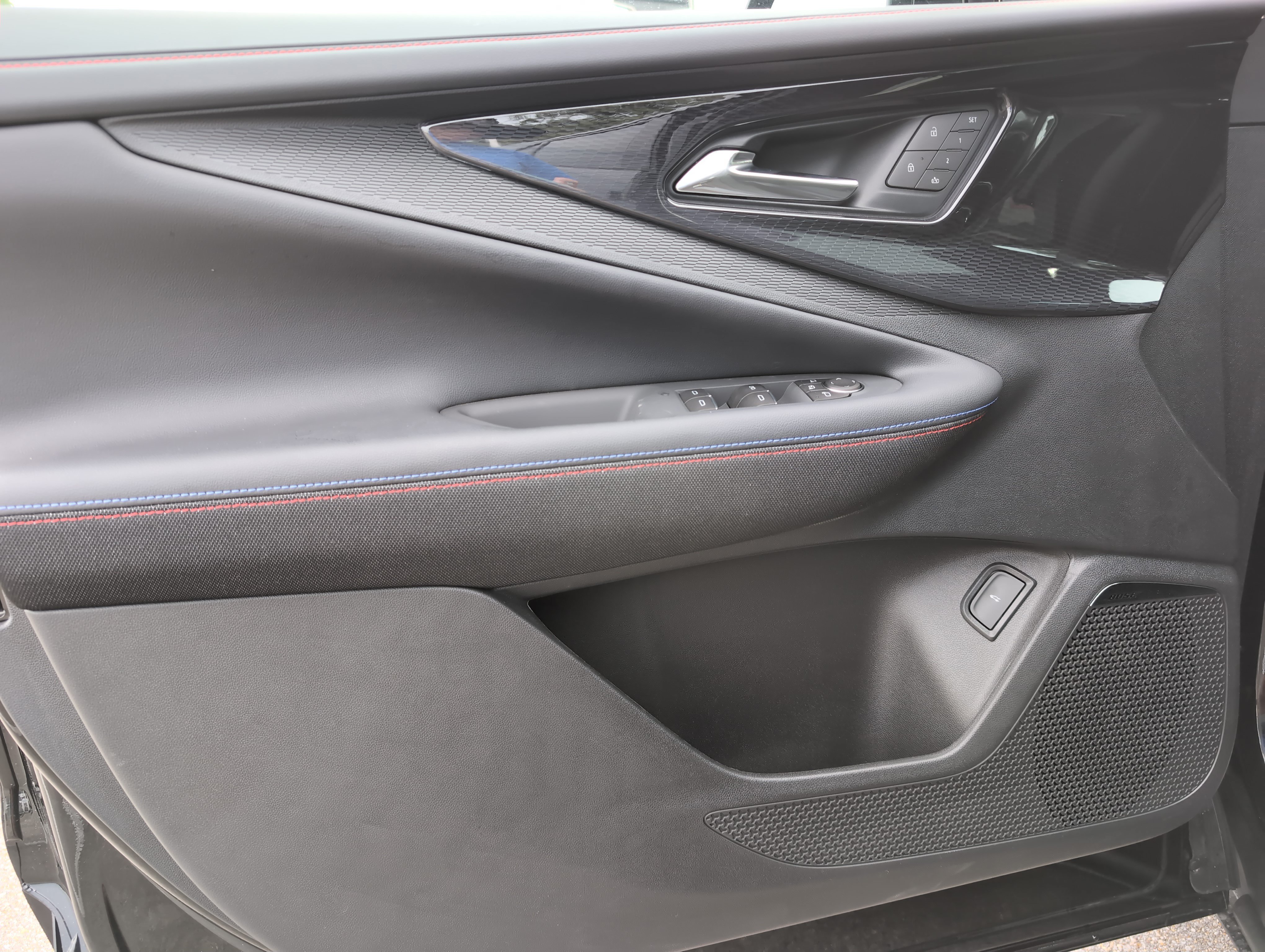 New 2025 Chevrolet Blazer EV RS RWD image 11