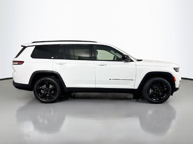 Used 2023 Jeep Grand Cherokee L Limited w/ Black Appearance Package AWD/4WD image 8