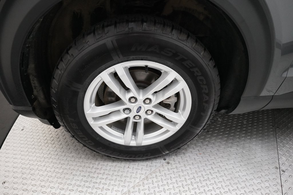 Used 2023 Ford Explorer XLT w/ Equipment Group 202A image 28