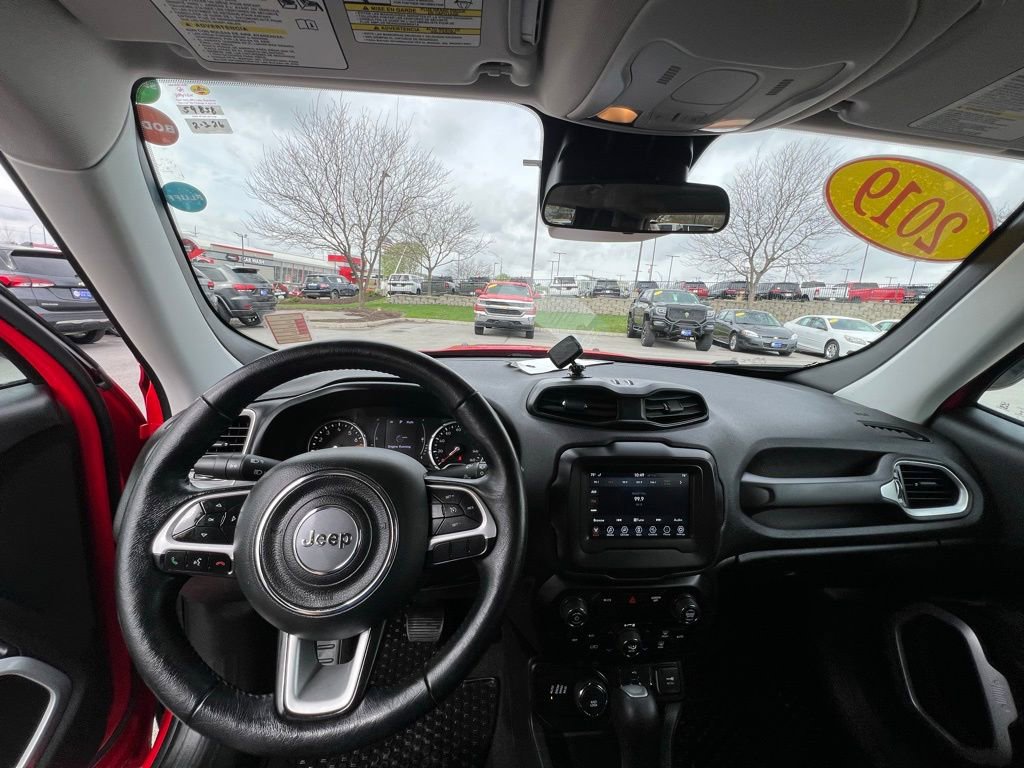 Used 2019 Jeep Renegade Latitude w/ Cold Weather Group AWD/4WD image 40