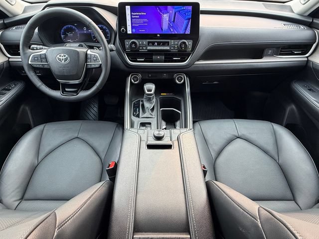 Certified 2025 Toyota Grand Highlander AWD image 21