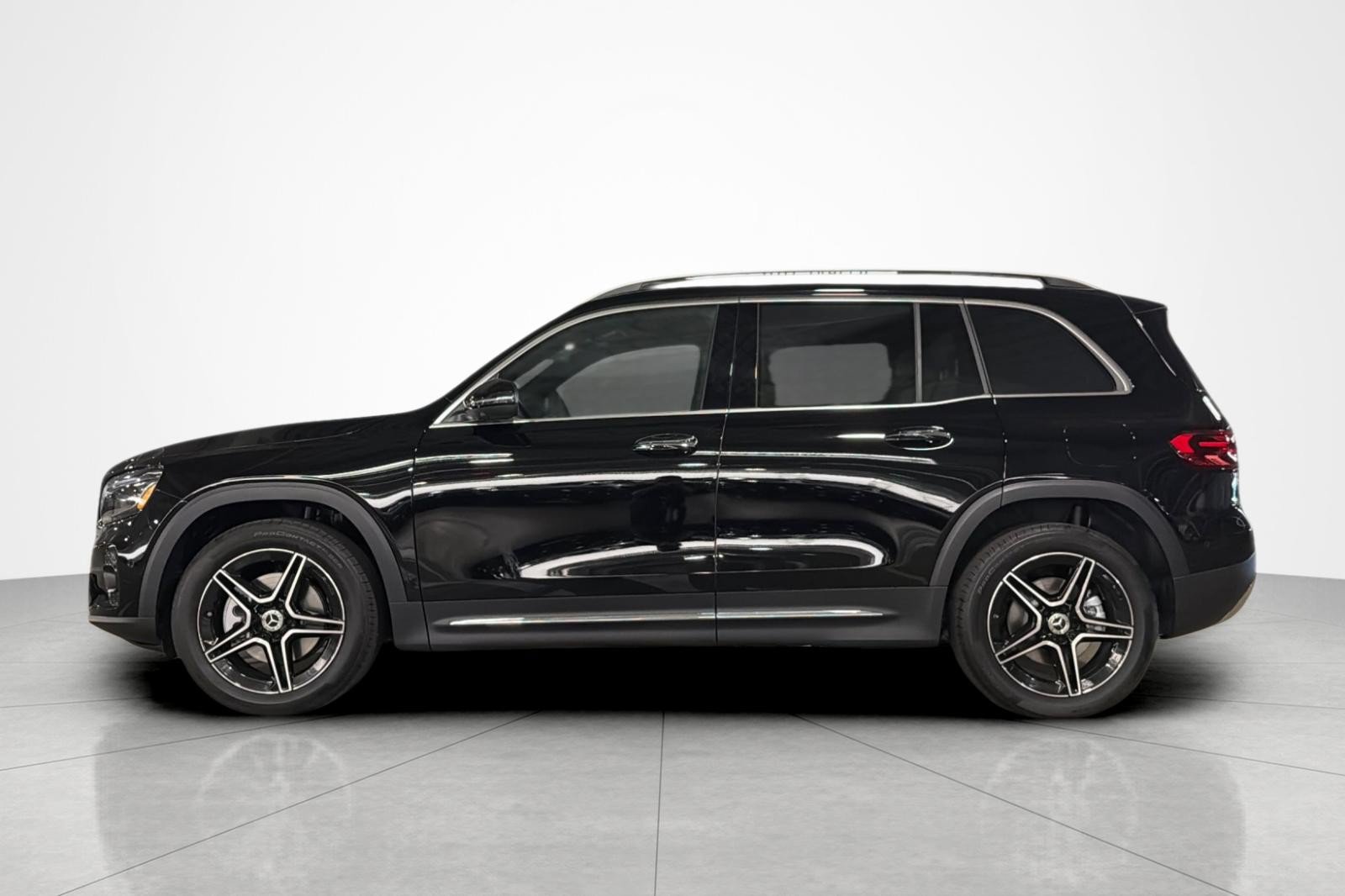 New 2026 Mercedes-Benz GLB 250 image 2