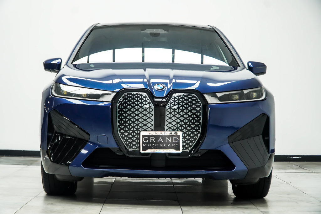 Used 2025 BMW iX xDrive50 w/ Premium Package AWD/4WD image 11