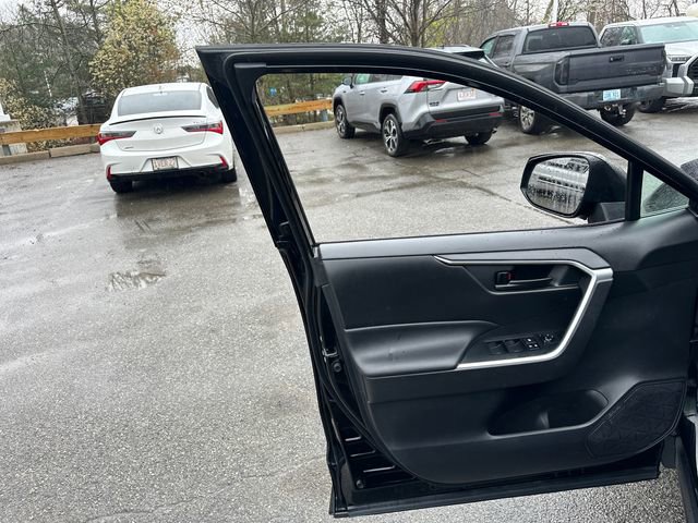 Used 2020 Toyota RAV4 LE w/ Carpet Mat Package image 29