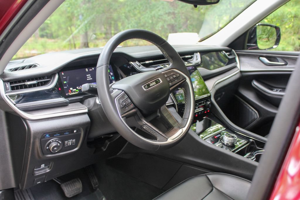 Used 2023 Jeep Grand Cherokee 4WD 4xe image 13