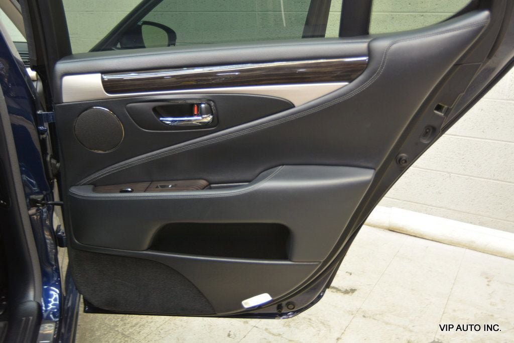 Used 2013 Lexus LS 460 w/ Comfort Pkg RWD image 10