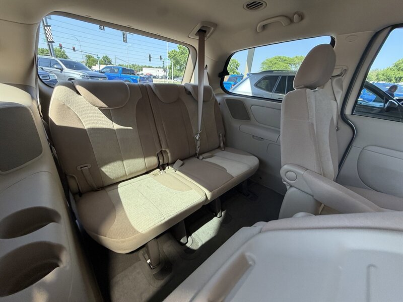 Used 2012 Kia Sedona LX w/ PWR Pkg FWD image 15