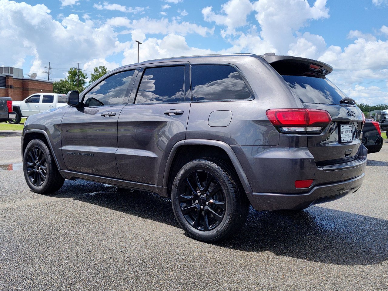 Used 2018 Jeep Grand Cherokee Altitude image 4