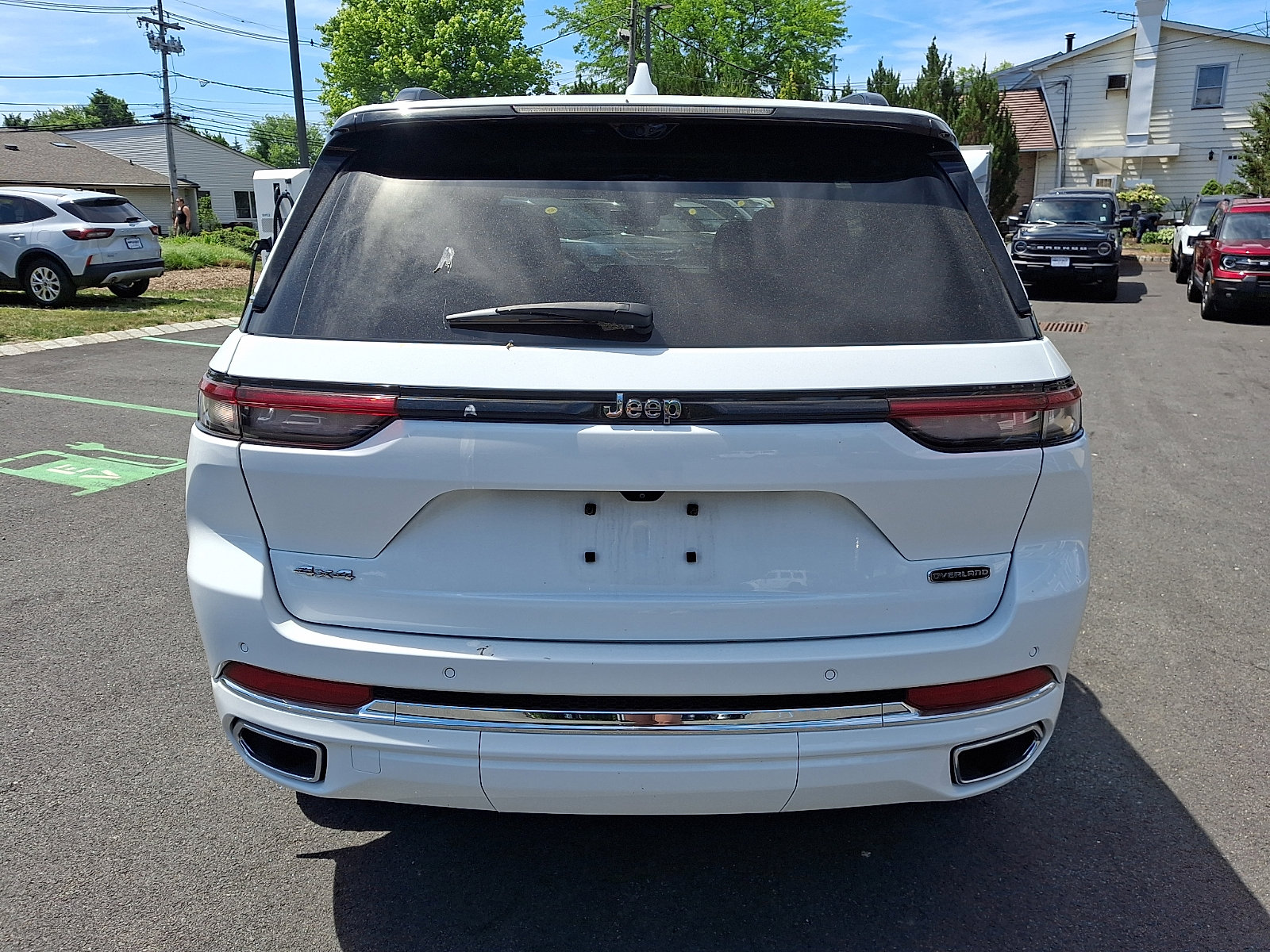 Used 2022 Jeep Grand Cherokee Overland w/ Luxury Tech Group IV AWD/4WD image 6