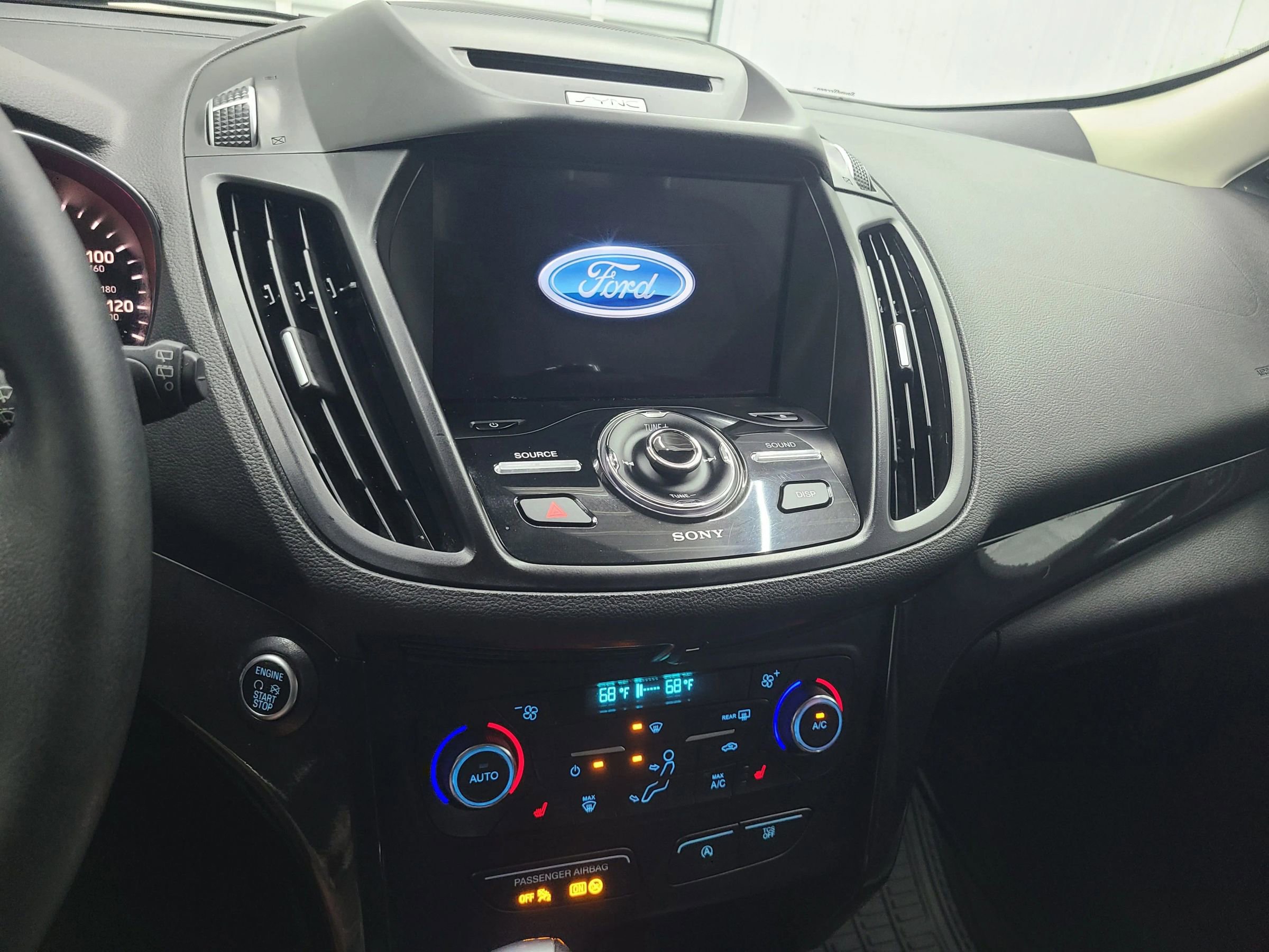 Used 2017 Ford Escape Titanium AWD/4WD image 25