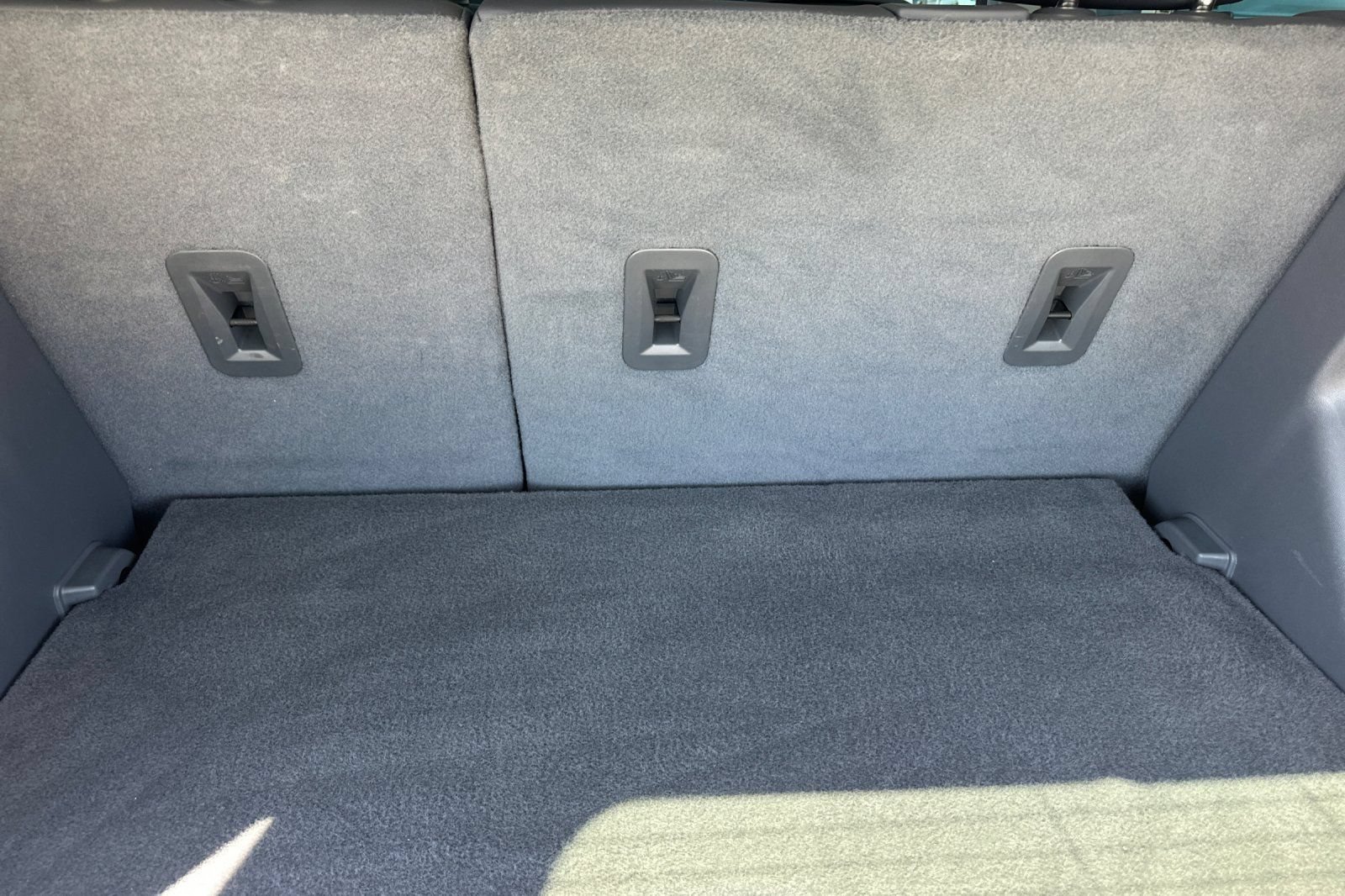 Used 2020 Chevrolet Bolt Premier w/ Infotainment Package FWD image 19