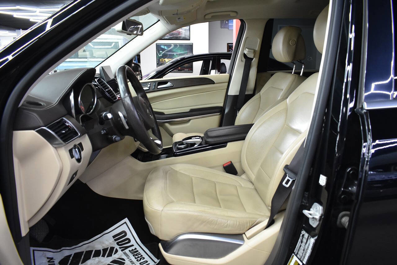 Used 2017 Mercedes-Benz GLS 550 4MATIC image 32