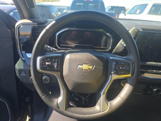 Used 2023 Chevrolet Silverado 1500 LT w/ Convenience Package II AWD/4WD image 9