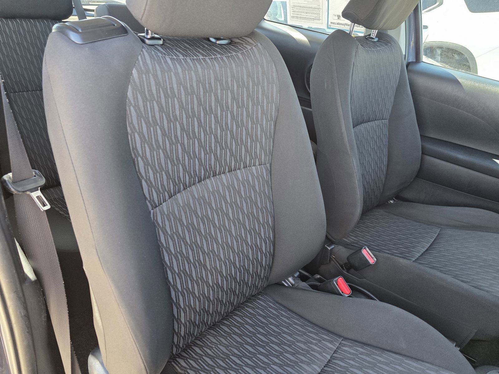 Used 2014 Toyota Yaris L image 19