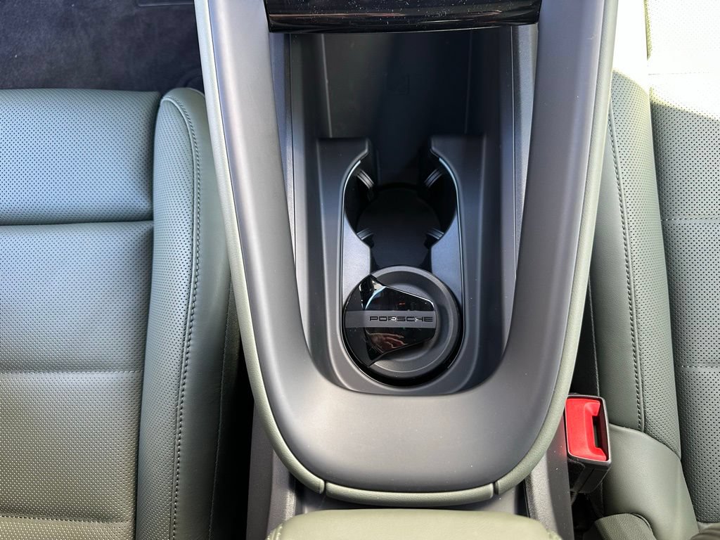 Used 2026 Porsche Macan Electric RWD image 27