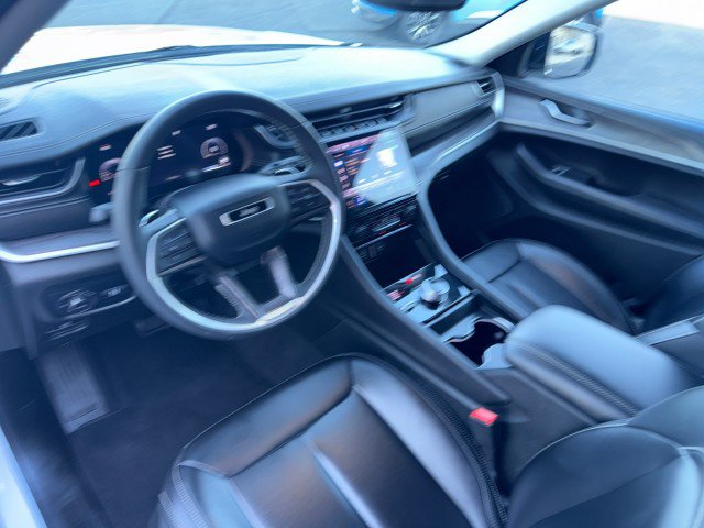 Used 2024 Jeep Grand Cherokee Limited AWD/4WD image 17