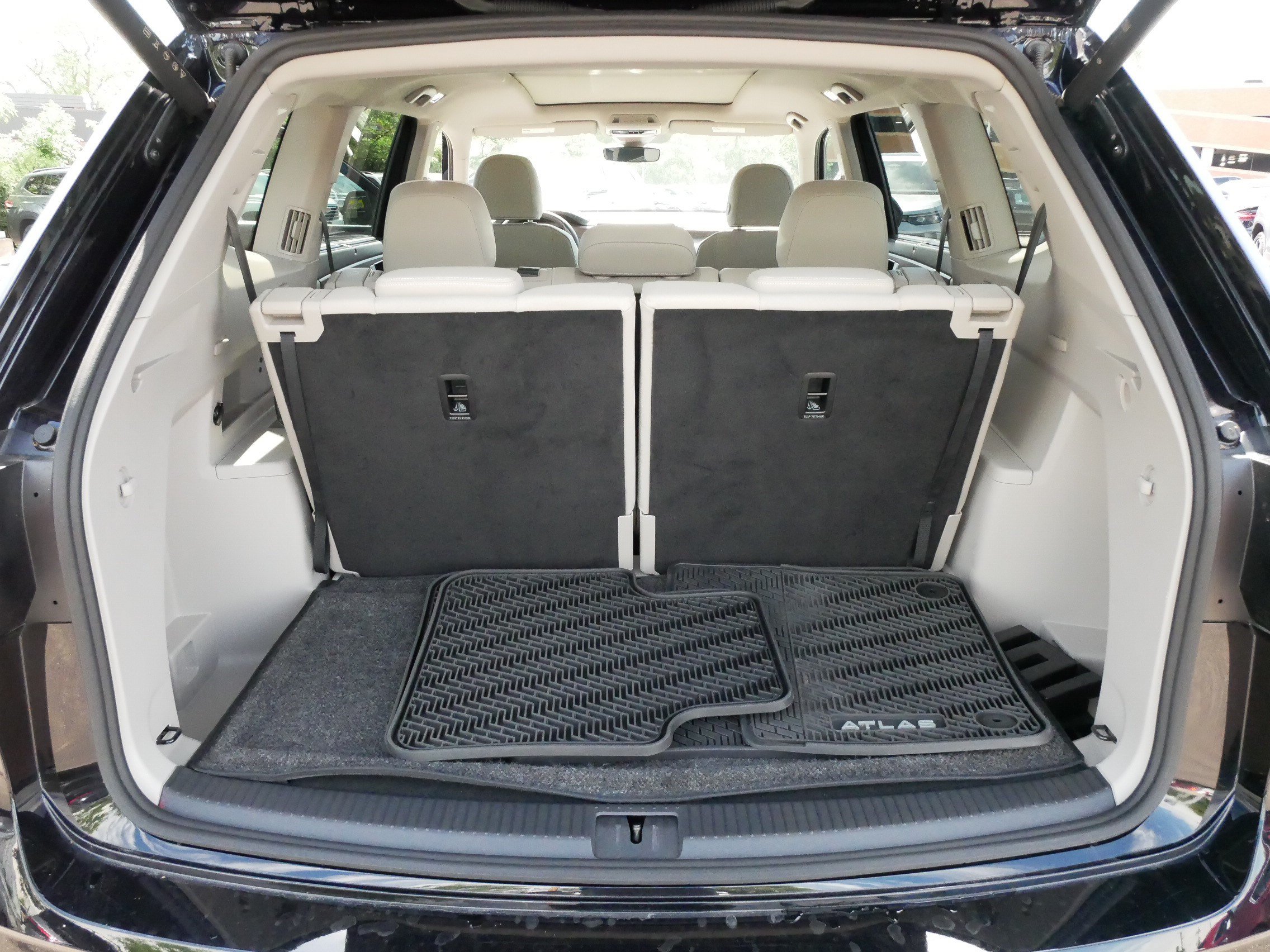 Certified 2025 Volkswagen Atlas SEL Premium R-Line AWD/4WD image 18