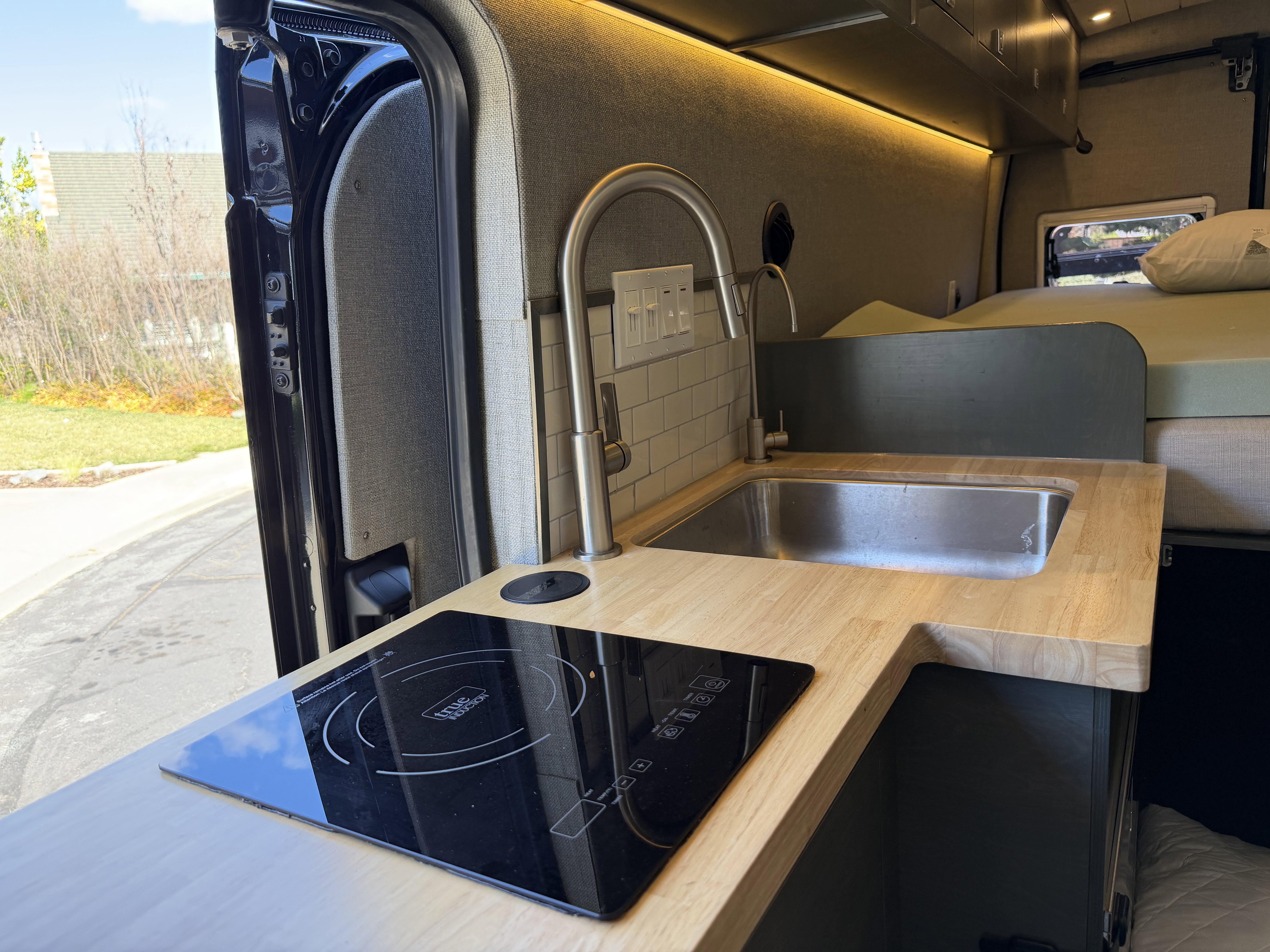 Used 2021 Ford Transit 250 148 High Roof Extended AWD image 21