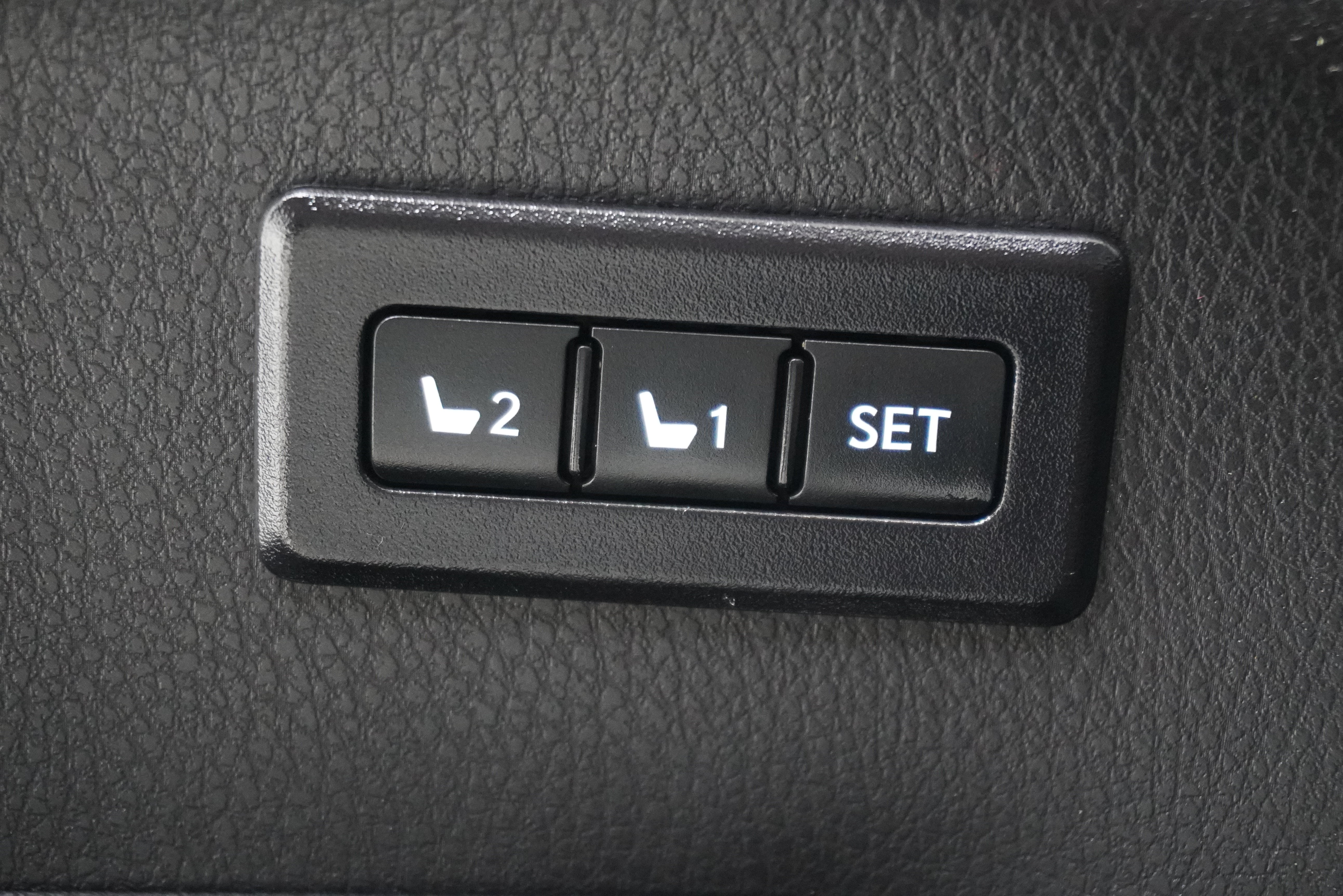 Used 2016 Toyota RAV4 Limited w/ Advanced Technology Package AWD/4WD image 16
