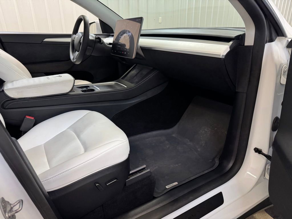 Used 2023 Tesla Model Y Long Range AWD/4WD image 28