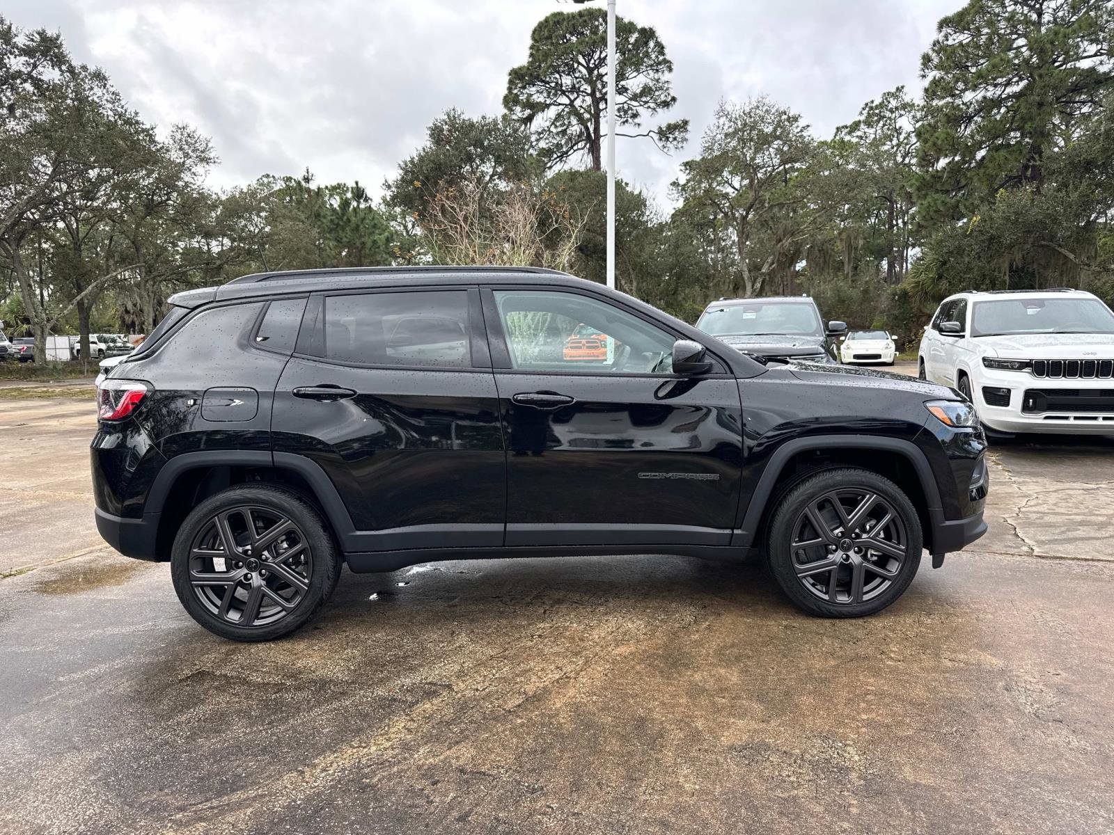 New 2026 Jeep Compass Latitude image 2