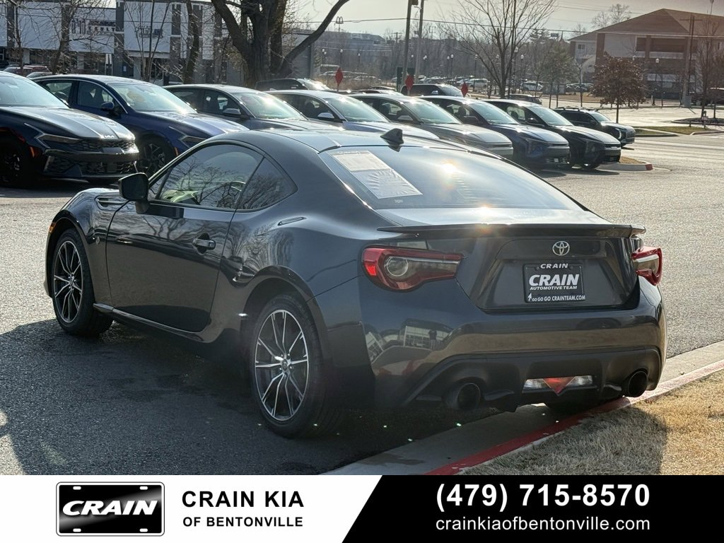 Used 2017 Toyota 86 image 5